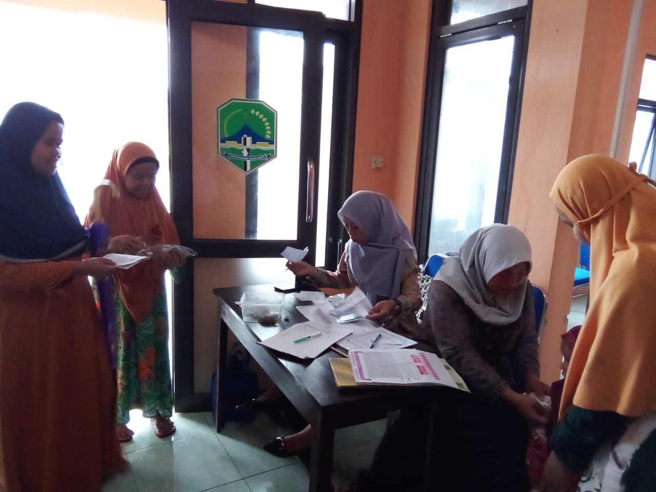 Kegiatan Posyandu dan Posbindu di Desa Garawastu